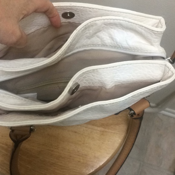 Rossetti Off White and Tan Shoulder Bag. - Picture 5 of 16